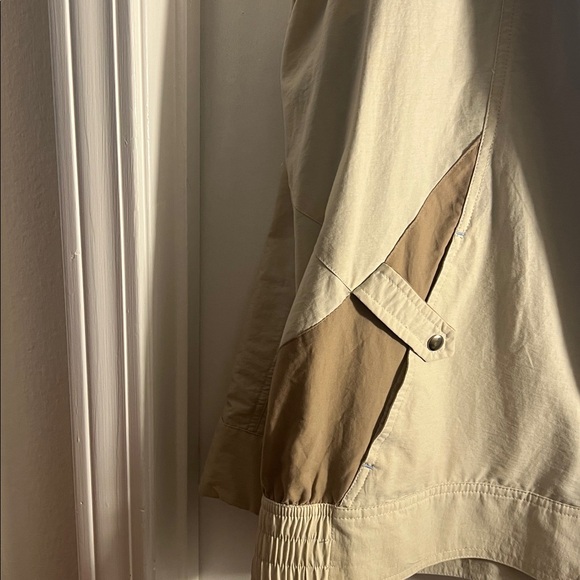 Just My Size light tan w/ sky blue interior.2 snapped front pockets. Zips up. - Picture 4 of 5